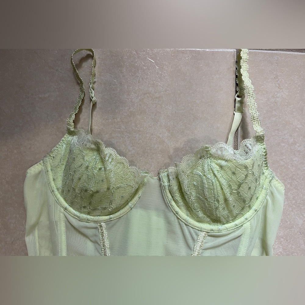 Avon Fashions Womens Corsets & Bustiers Size L(G) Lace Trim Green Mint - Picture 2 of 13
